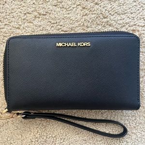 Michael Kors Smartphone Wristlet